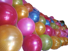 Cargar imagen en el visor de la galería, Pelota de plástico 8.5 pulgadas colores